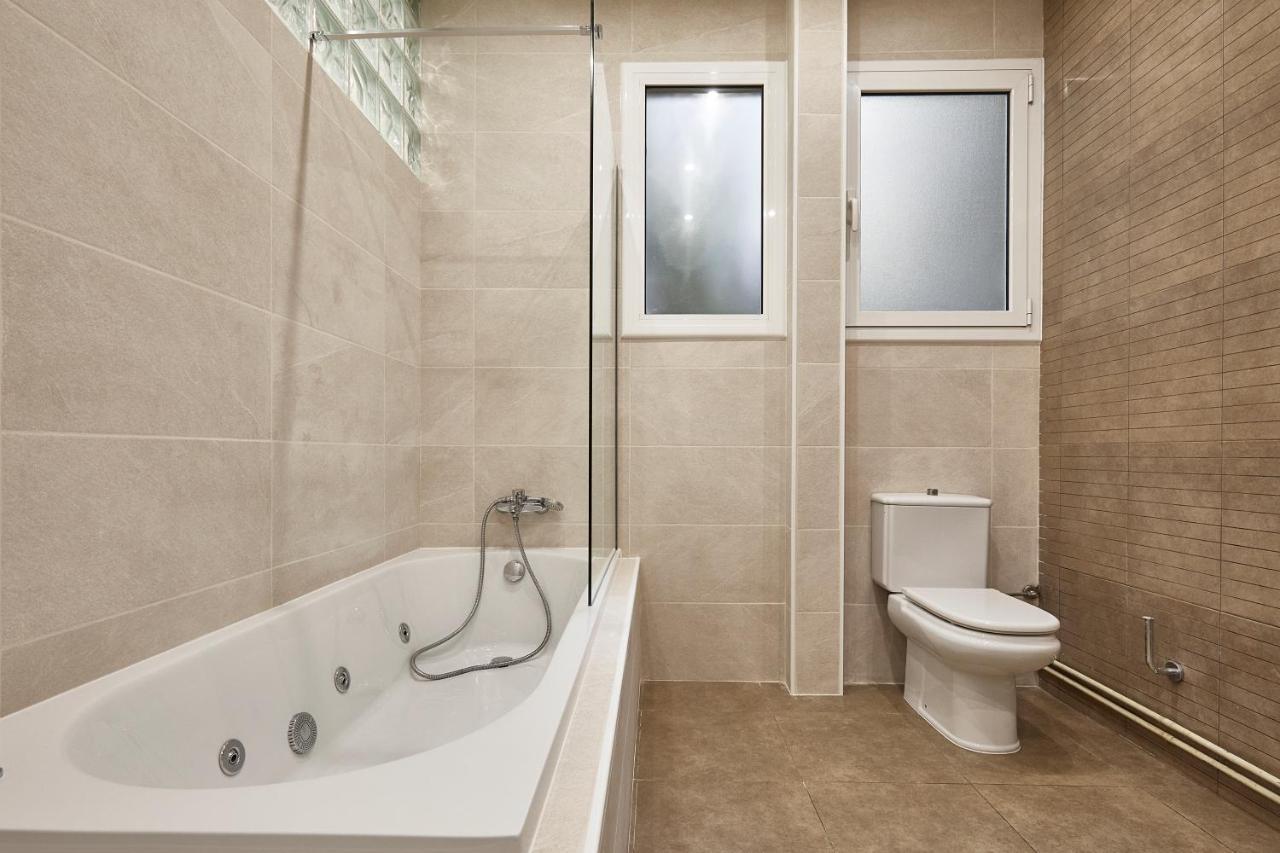 Bbarcelona Apartments Gaudi Avenue Flats Bagian luar foto