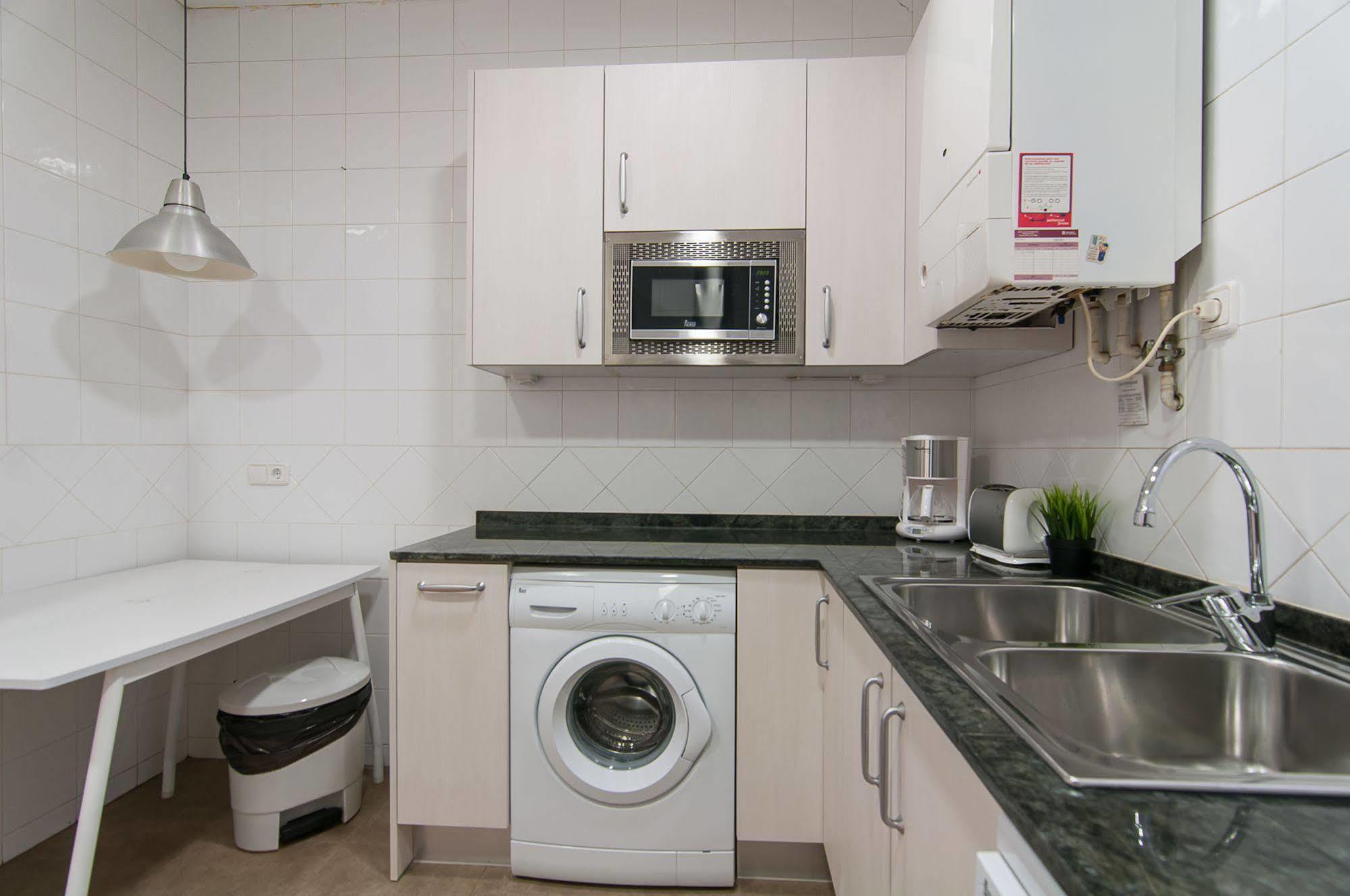Bbarcelona Apartments Gaudi Avenue Flats Bagian luar foto